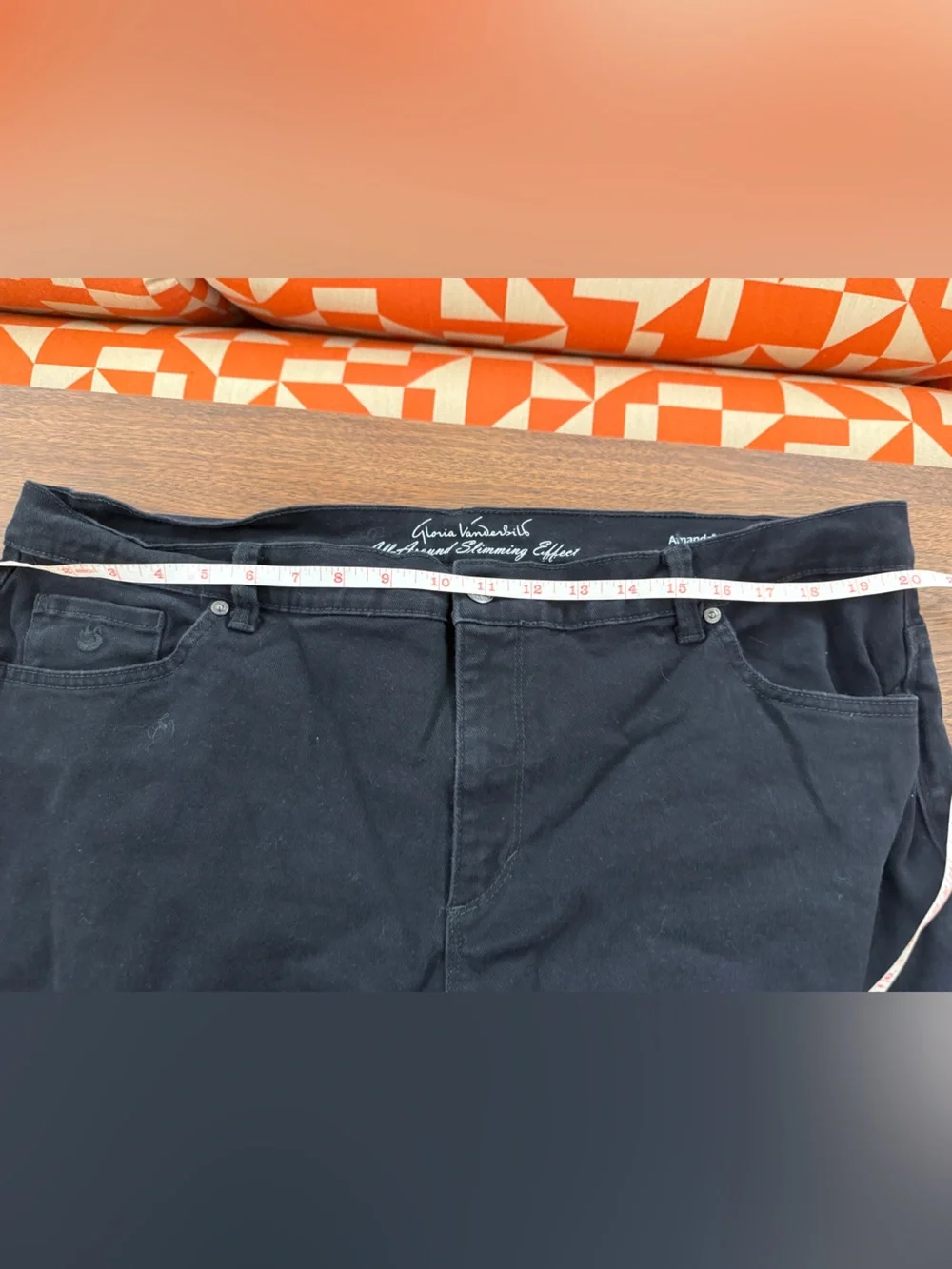 Gloria Vanderbilt Amanda Slimming Effect Embellished Shorts / Skimmers: 18